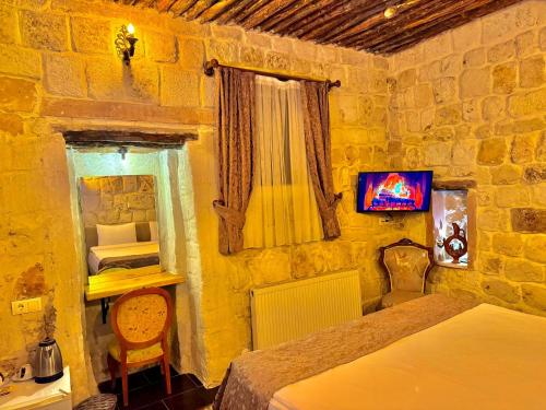 THE RED HORSE HOTEL - image 2