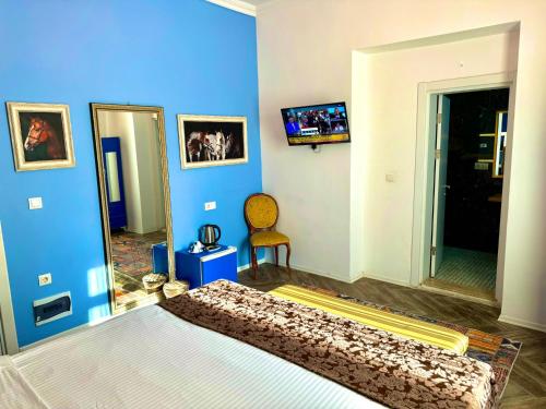 THE RED HORSE HOTEL - main image