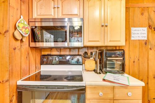 Log Cabin with Game Room and Fire Pit in Forestport! in Forestport, USA