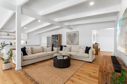 The Bay Haus by Book Jervis Bay - Luxury Escape with Private Pool, minutes to Jervis Bay's beaches in โอลด์เอโรวัลเบย์