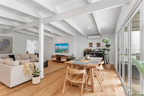 The Bay Haus by Book Jervis Bay - Luxury Escape with Private Pool, minutes to Jervis Bay's beaches in โอลด์เอโรวัลเบย์
