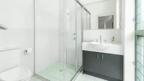 Three-Bedroom Townhouse image 10