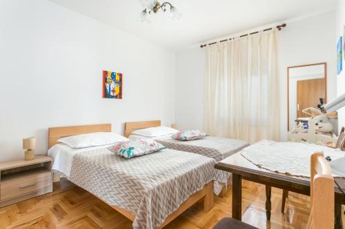 Apartments with a parking space Trogir - 9209 - image 6