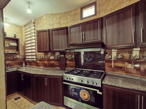 Kitchen, Top "OverView" Resort اطلالة القمة in Ajloun