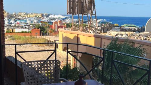 One bedroom with sea view in the centre