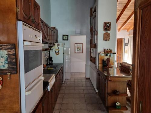 Kitchen, La casa de Chiqui near Gov. Francisco Gabrielli International Airport