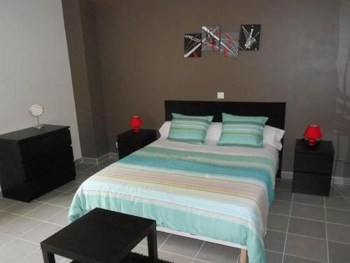. Chambre "Étoile Brune" avec Salle d'eau Privative et Petit-Déjeuner Inclus, Neuvy-Saint-Sépulchre - FR-1-591-607