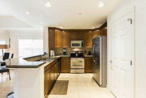 Modern Three Suites Vacation Apartment (266652) - image 11