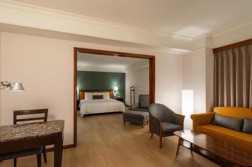Classic Suite image 6