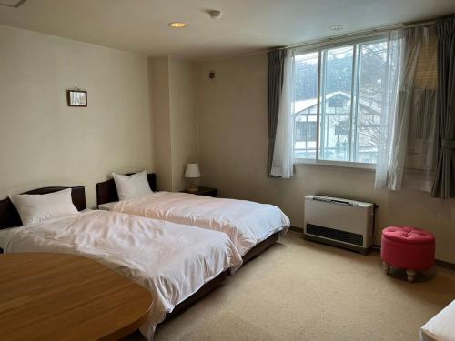 Twin Room with Shared Bathroom room in HOTEL 24sweets HAKUBA