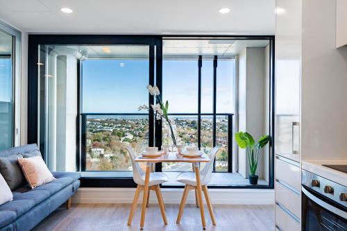 Penthouse Studio with Panoramic Views of Ponsonby, Auckland (photo 6)