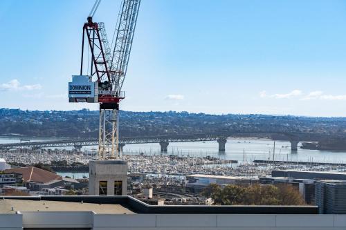 Penthouse Studio with Panoramic Views of Ponsonby, Auckland (photo 9)