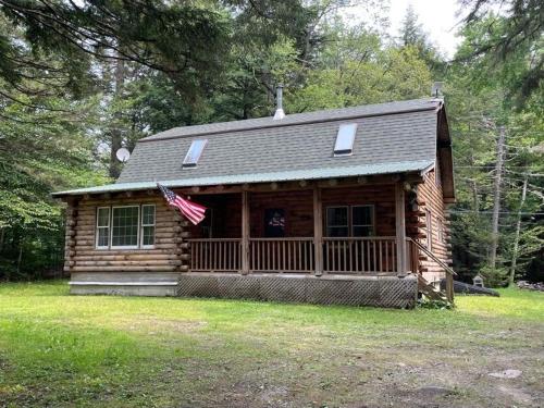 Cozy Log Cabin - Dog Friendly in Halifax, USA