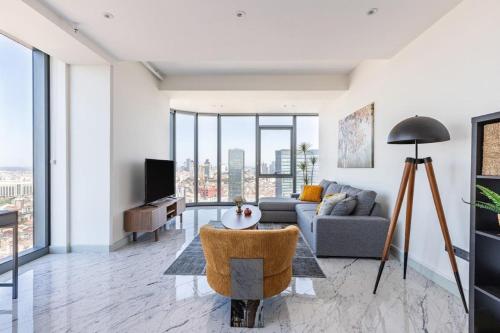 Beautiful Bright Deluxe 1BD Condo PoolViews! #311 - image 3