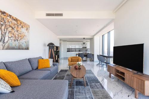 Beautiful Bright Deluxe 1BD Condo PoolViews! #311 - image 7
