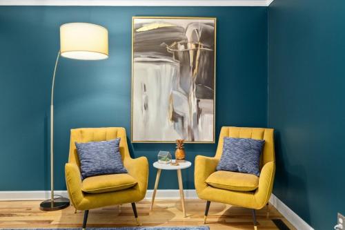 Your Modern Family Retreat, Sleeps 10! in Durham, USA
