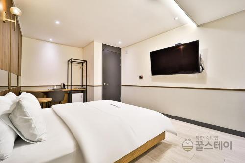 Brown Dot Hotel Guun - Фото 1