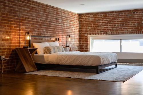 Stunning 2 Br Loft Smack In The Heart Of Downtown