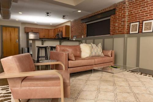 Luxury 2 Br Apartment With Modern Accents Downtown in Roanoke, USA