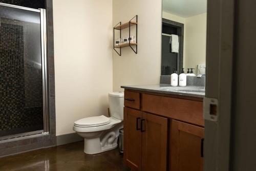 Extra Classy 1 Br Loft With Exposed Brick Downtown in Roanoke, USA