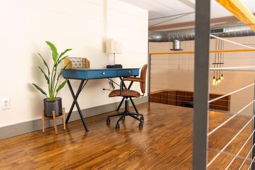 Extra Classy 1 Br Loft With Exposed Brick Downtown in Roanoke, USA