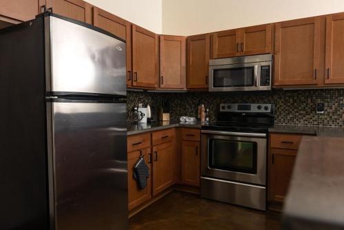 Extra Classy 1 Br Loft With Exposed Brick Downtown in Roanoke, USA