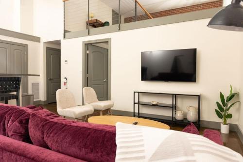 Stylish And New 1 Br Loft Apartment Right Downtown in Roanoke, USA