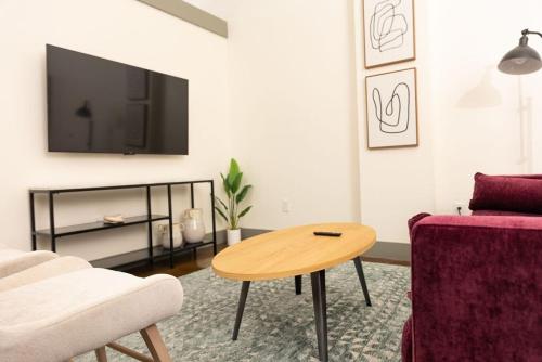 Stylish And New 1 Br Loft Apartment Right Downtown in Roanoke, USA