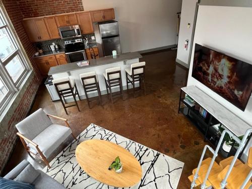 Exceptional 1 Br Apartment Downtown W Study Loft in Roanoke, USA