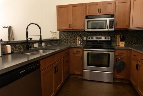 Stylish And New 1 Br Loft Apartment Right Downtown in Roanoke, USA