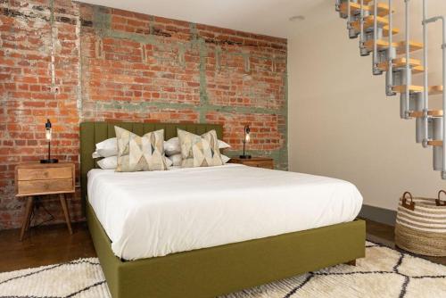 Stylish And New 1 Br Loft Apartment Right Downtown in Roanoke, USA