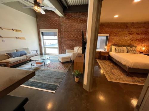 Luxury 2 Bedroom Apt With Exposed Brick Downtown in Roanoke, USA