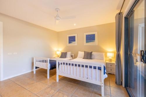 Pet friendly La Costa 2-1a Messines St - air con and Wi-Fi - image 4