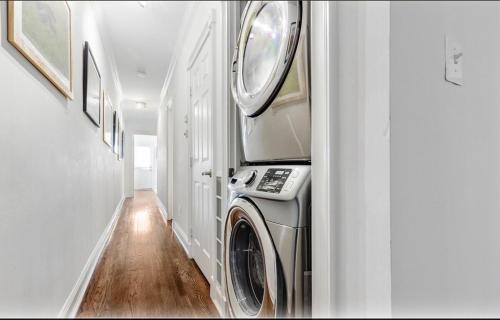 Entire Rowhome In Northwest Washington detail