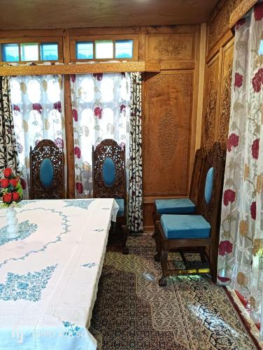 Executive Double Room image 10