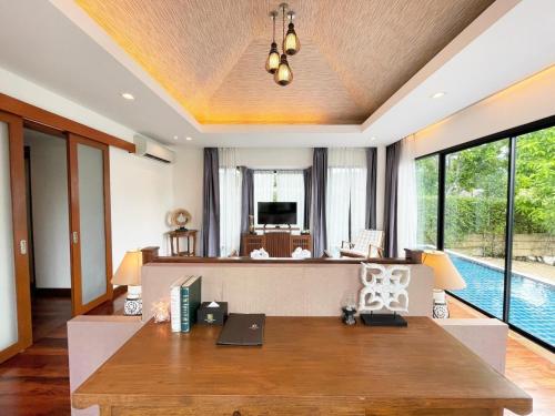 โอโซน วิลลา ภูเก็ต (Ozone Villa Phuket) in ป่าคลอก