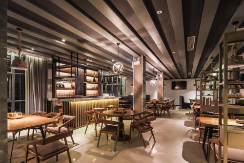 Mehood Lestie, Nanjing Xianlin University Town Golden Eagle