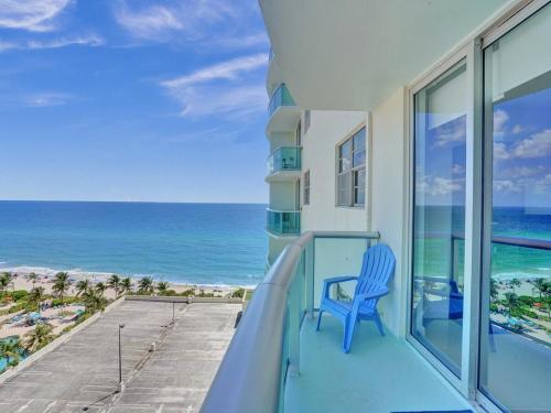 New! New! Beach View in Hollywood, USA