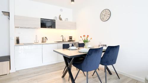 One-Bedroom Apartment image 6