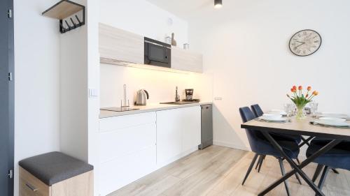 One-Bedroom Apartment image 7