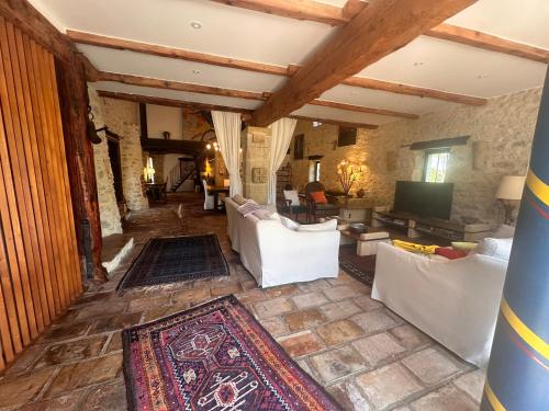 BERGERIE rénovée avec piscine chauffée et terrain clôturé (BERGERIE renovee avec piscine chauffee et terrain cloture) in Vallerargues