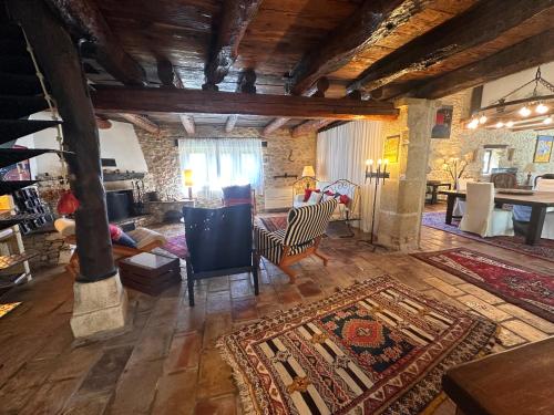 BERGERIE rénovée avec piscine chauffée et terrain clôturé (BERGERIE renovee avec piscine chauffee et terrain cloture) in Vallerargues