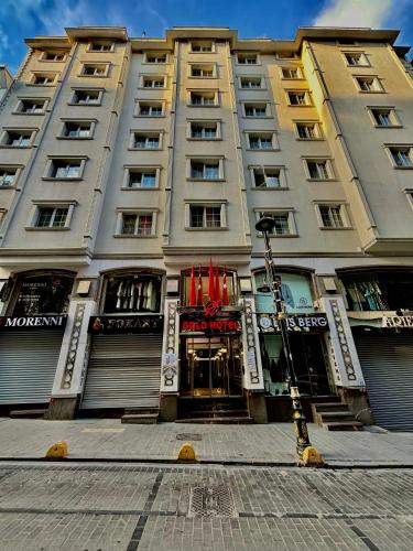 Gold Hotel - image 8