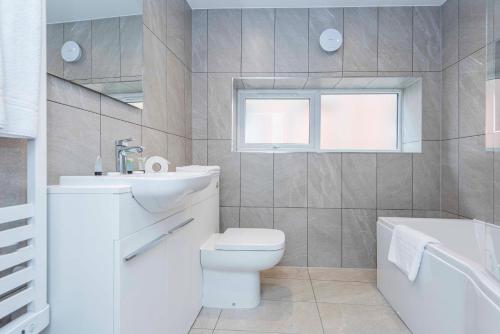 Gordon Moon Suites Bolton Centre Apartments - image 2