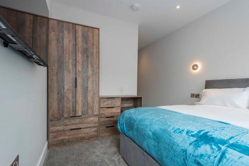 Gordon Moon Suites Bolton Centre Apartments - image 5