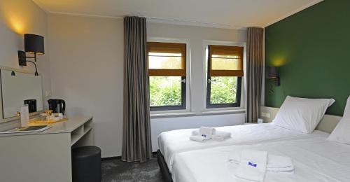 2 twin beds