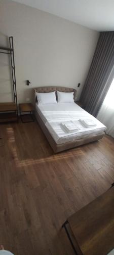 Double Room with Garden View image 7