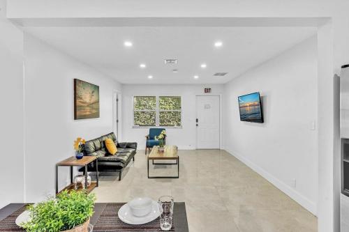 New 2 Bedroom Hollywood Beach And Hard Rock Lb1 in Hollywood, USA