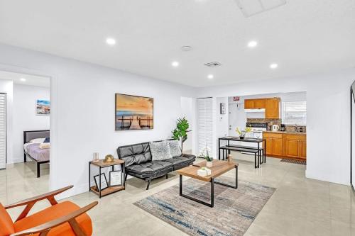 Hollywood 2 Bdrm New Furnished Beach Vacation Lb2 in Hollywood, USA