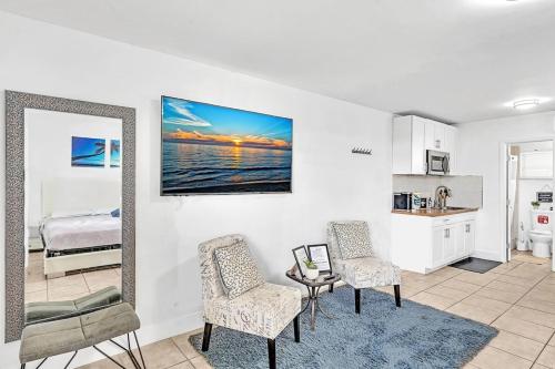 Large Studio Suite Close To Beach And Casino Db3 in Dania Beach, USA